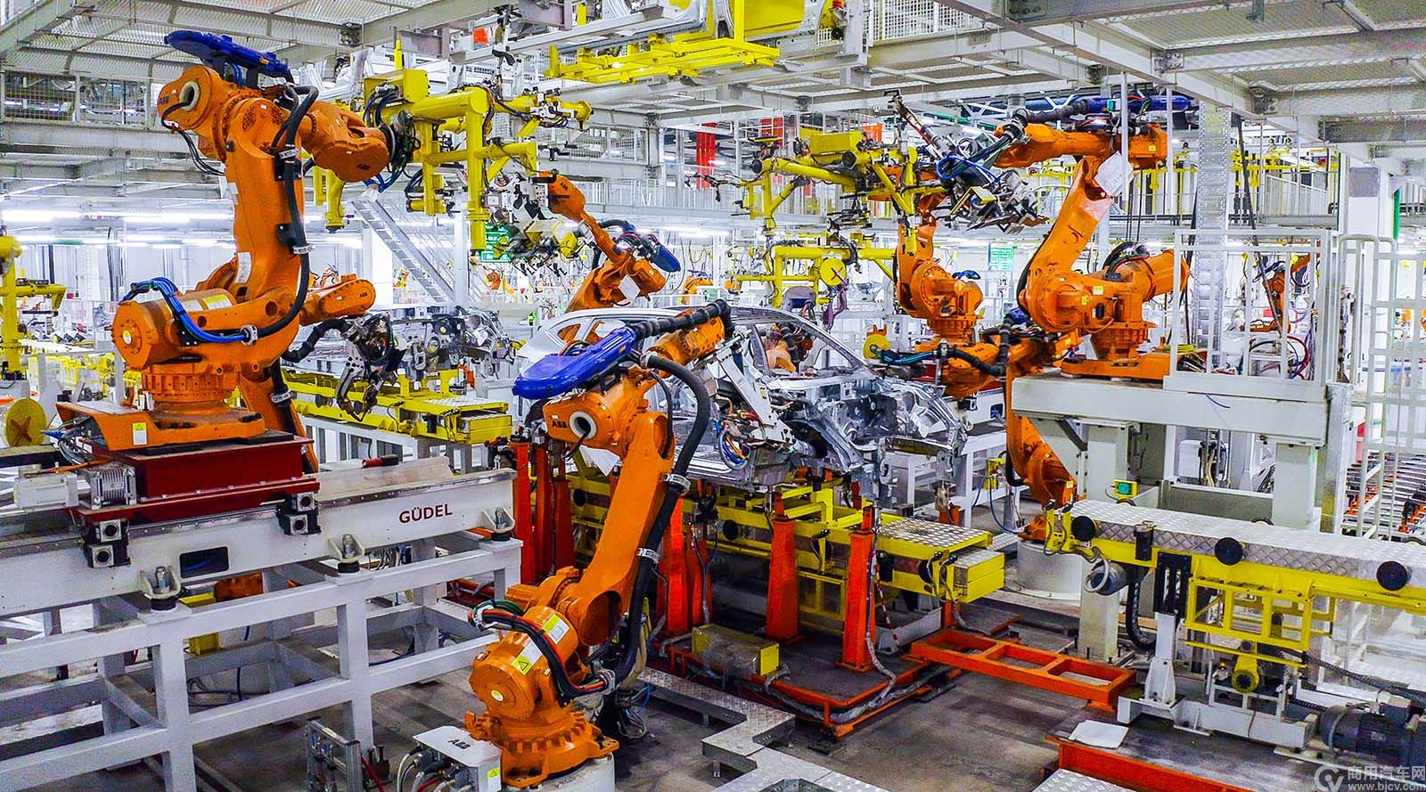 “燈塔工廠”、無(wú)人化工廠和智能工廠等新型工廠大量涌現(xiàn)——中國(guó)迅速擁抱智能化浪潮